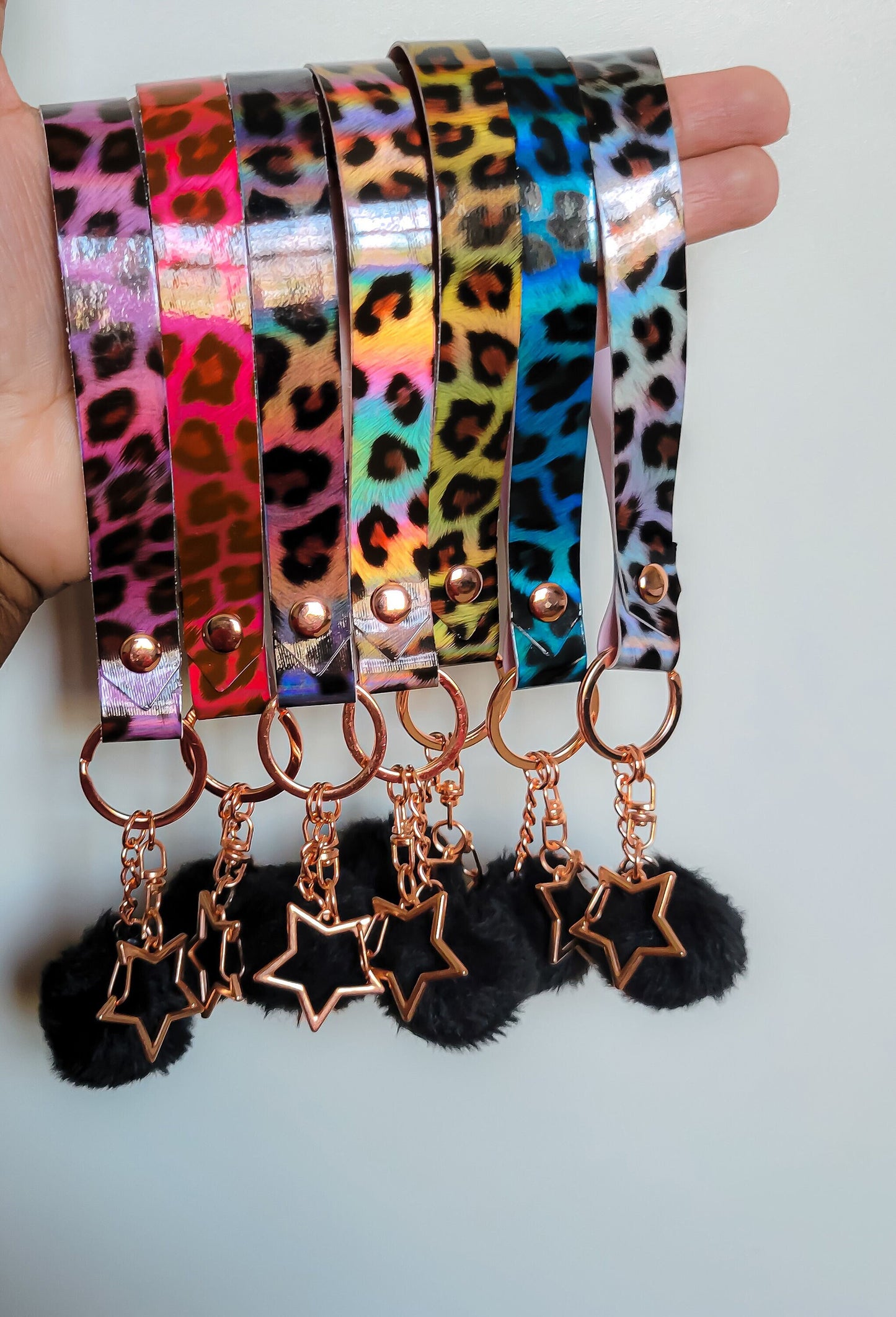 Cute Holographic Leopard Print Keychain Wristlet with Faux Fur Pompom and Star Hook Clip